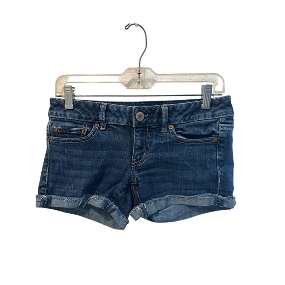 American Eagle Pants - ⭐️ Women’s American Eagle Low Rise Shorty Shorts Size 2. Medium Wash Festival